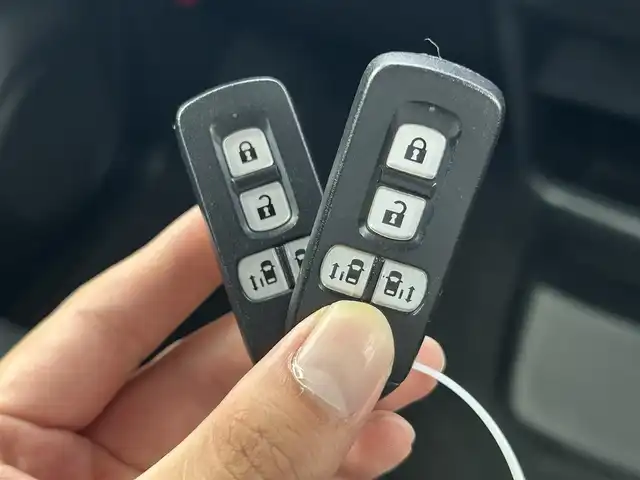 ホンダ Ｎ ＢＯＸ カスタム SSパッケージ 千葉県 2015(平27)年 7.9万km ポリッシュドメタルメタリック 禁煙車/あんしんパッケージ/・シティブレーキアクティブシステム/・席用i-サイドエアバッグシステム/・サイドカーテンエアバッグシステム/片側パワースライドドア/純正7インチナビ/CD/DVD/Bluetooth/ワンセグ/バックカメラ/HIDヘッドライト/純正14インチアルミホイール/プッシュスタート/スマートキー