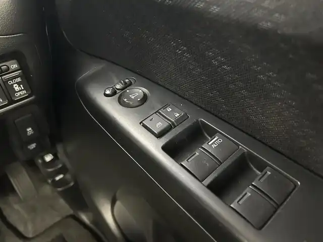 ホンダ Ｎ ＢＯＸ カスタム SSパッケージ 千葉県 2015(平27)年 7.9万km ポリッシュドメタルメタリック 禁煙車/あんしんパッケージ/・シティブレーキアクティブシステム/・席用i-サイドエアバッグシステム/・サイドカーテンエアバッグシステム/片側パワースライドドア/純正7インチナビ/CD/DVD/Bluetooth/ワンセグ/バックカメラ/HIDヘッドライト/純正14インチアルミホイール/プッシュスタート/スマートキー