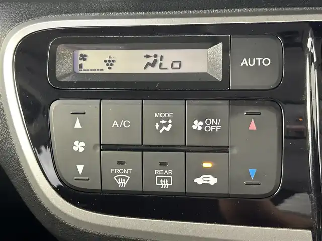 ホンダ Ｎ ＢＯＸ カスタム SSパッケージ 千葉県 2015(平27)年 7.9万km ポリッシュドメタルメタリック 禁煙車/あんしんパッケージ/・シティブレーキアクティブシステム/・席用i-サイドエアバッグシステム/・サイドカーテンエアバッグシステム/片側パワースライドドア/純正7インチナビ/CD/DVD/Bluetooth/ワンセグ/バックカメラ/HIDヘッドライト/純正14インチアルミホイール/プッシュスタート/スマートキー