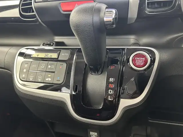 ホンダ Ｎ ＢＯＸ カスタム SSパッケージ 千葉県 2015(平27)年 7.9万km ポリッシュドメタルメタリック 禁煙車/あんしんパッケージ/・シティブレーキアクティブシステム/・席用i-サイドエアバッグシステム/・サイドカーテンエアバッグシステム/片側パワースライドドア/純正7インチナビ/CD/DVD/Bluetooth/ワンセグ/バックカメラ/HIDヘッドライト/純正14インチアルミホイール/プッシュスタート/スマートキー