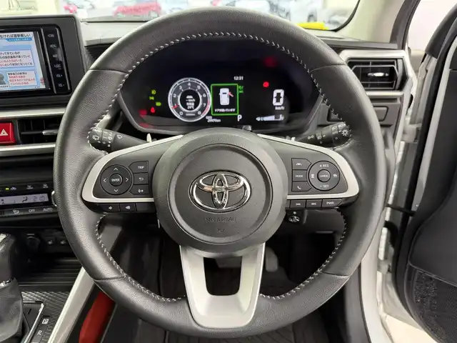 トヨタ ライズ Z 愛知県 2019(令1)年 3万km ブラックマイカメタリック/シャイニングホワイトパール スマートアシスト/　　・衝突回避支援ブレーキ/　　・車線逸脱抑制機能/　　・車線逸脱警報機能/　　・アダプティブドライビングビーム/　　・アダプティブクルーズコントロール/　　・コーナーセンサー/　　・レーンキープコントロール/純正7インチナビ/　　CD/DVD/BT/フルセグ/バックカメラ/ドライブレコーダー/ビルトインETC/革巻きステアリング/ステアリングリモコン/シートヒーター/純正LEDヘッドライト/フォグランプ/純正17インチアルミホイール/取扱説明書/保証書/スペアキー
