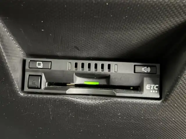 トヨタ ライズ Z 愛知県 2019(令1)年 3万km ブラックマイカメタリック/シャイニングホワイトパール スマートアシスト/　　・衝突回避支援ブレーキ/　　・車線逸脱抑制機能/　　・車線逸脱警報機能/　　・アダプティブドライビングビーム/　　・アダプティブクルーズコントロール/　　・コーナーセンサー/　　・レーンキープコントロール/純正7インチナビ/　　CD/DVD/BT/フルセグ/バックカメラ/ドライブレコーダー/ビルトインETC/革巻きステアリング/ステアリングリモコン/シートヒーター/純正LEDヘッドライト/フォグランプ/純正17インチアルミホイール/取扱説明書/保証書/スペアキー