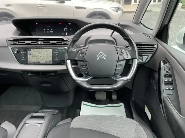 シトロエン グランドＣ４ピカソ シャイン ブルーHDi 埼玉県 2017(平29)年 6.8万km 白 ガラスルーフ/ディーゼルターボ/純正ナビ/３６０度カメラ/前後ドラレコ/パーキングアシスト/クリアランスソナー/パワーバックドア/ＢＳＭ/アクティブクルーズコントロール/衝突軽減ブレーキ/純正１７インチアルミ/プッシュスタート/保証書付整備手帳/取扱説明書