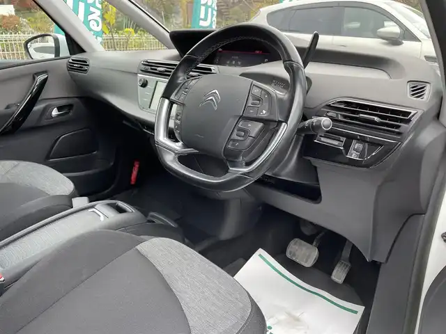 シトロエン グランドＣ４ピカソ シャイン ブルーHDi 埼玉県 2017(平29)年 6.8万km 白 ガラスルーフ/ディーゼルターボ/純正ナビ/３６０度カメラ/前後ドラレコ/パーキングアシスト/クリアランスソナー/パワーバックドア/ＢＳＭ/アクティブクルーズコントロール/衝突軽減ブレーキ/純正１７インチアルミ/プッシュスタート/保証書付整備手帳/取扱説明書