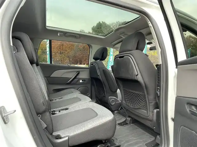 シトロエン グランドＣ４ピカソ シャイン ブルーHDi 埼玉県 2017(平29)年 6.8万km 白 ガラスルーフ/ディーゼルターボ/純正ナビ/３６０度カメラ/前後ドラレコ/パーキングアシスト/クリアランスソナー/パワーバックドア/ＢＳＭ/アクティブクルーズコントロール/衝突軽減ブレーキ/純正１７インチアルミ/プッシュスタート/保証書付整備手帳/取扱説明書