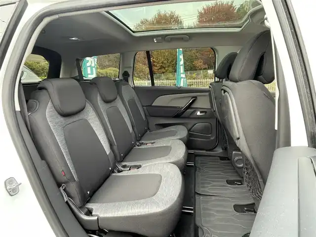 シトロエン グランドＣ４ピカソ シャイン ブルーHDi 埼玉県 2017(平29)年 6.8万km 白 ガラスルーフ/ディーゼルターボ/純正ナビ/３６０度カメラ/前後ドラレコ/パーキングアシスト/クリアランスソナー/パワーバックドア/ＢＳＭ/アクティブクルーズコントロール/衝突軽減ブレーキ/純正１７インチアルミ/プッシュスタート/保証書付整備手帳/取扱説明書