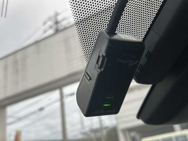 トヨタ プリウス Sセーフティプラス 沖縄県 2017(平29)年 9.5万km アティチュードブラックマイカ ナビ　/（ＡＭ／ＦＭ／ＣＤ／ＤＶＤ／ＢＴ）　/バックモニター　/フルセグＴＶ　/コーナーセンサー　/レーンキープアシスト　/クルーズコントロール　/衝突軽減システム　/オートライト　/純正フロアマット　/ＥＴＣ/LEDヘッドライト/スマートキー/横滑り防止