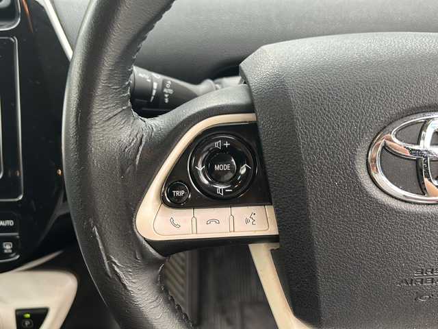 トヨタ プリウス Sセーフティプラス 沖縄県 2017(平29)年 9.5万km アティチュードブラックマイカ ナビ　/（ＡＭ／ＦＭ／ＣＤ／ＤＶＤ／ＢＴ）　/バックモニター　/フルセグＴＶ　/コーナーセンサー　/レーンキープアシスト　/クルーズコントロール　/衝突軽減システム　/オートライト　/純正フロアマット　/ＥＴＣ/LEDヘッドライト/スマートキー/横滑り防止