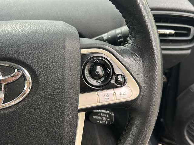 トヨタ プリウス Sセーフティプラス 沖縄県 2017(平29)年 9.5万km アティチュードブラックマイカ ナビ　/（ＡＭ／ＦＭ／ＣＤ／ＤＶＤ／ＢＴ）　/バックモニター　/フルセグＴＶ　/コーナーセンサー　/レーンキープアシスト　/クルーズコントロール　/衝突軽減システム　/オートライト　/純正フロアマット　/ＥＴＣ/LEDヘッドライト/スマートキー/横滑り防止