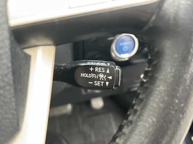 トヨタ プリウス Sセーフティプラス 沖縄県 2017(平29)年 9.5万km アティチュードブラックマイカ ナビ　/（ＡＭ／ＦＭ／ＣＤ／ＤＶＤ／ＢＴ）　/バックモニター　/フルセグＴＶ　/コーナーセンサー　/レーンキープアシスト　/クルーズコントロール　/衝突軽減システム　/オートライト　/純正フロアマット　/ＥＴＣ/LEDヘッドライト/スマートキー/横滑り防止