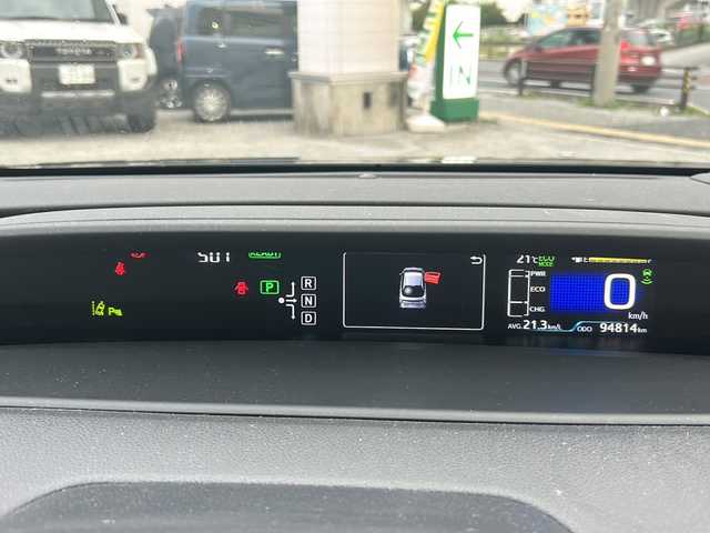 トヨタ プリウス Sセーフティプラス 沖縄県 2017(平29)年 9.5万km アティチュードブラックマイカ ナビ　/（ＡＭ／ＦＭ／ＣＤ／ＤＶＤ／ＢＴ）　/バックモニター　/フルセグＴＶ　/コーナーセンサー　/レーンキープアシスト　/クルーズコントロール　/衝突軽減システム　/オートライト　/純正フロアマット　/ＥＴＣ/LEDヘッドライト/スマートキー/横滑り防止