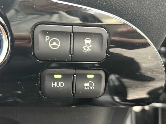 トヨタ プリウス Sセーフティプラス 沖縄県 2017(平29)年 9.5万km アティチュードブラックマイカ ナビ　/（ＡＭ／ＦＭ／ＣＤ／ＤＶＤ／ＢＴ）　/バックモニター　/フルセグＴＶ　/コーナーセンサー　/レーンキープアシスト　/クルーズコントロール　/衝突軽減システム　/オートライト　/純正フロアマット　/ＥＴＣ/LEDヘッドライト/スマートキー/横滑り防止