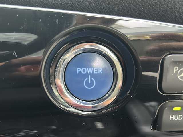 トヨタ プリウス Sセーフティプラス 沖縄県 2017(平29)年 9.5万km アティチュードブラックマイカ ナビ　/（ＡＭ／ＦＭ／ＣＤ／ＤＶＤ／ＢＴ）　/バックモニター　/フルセグＴＶ　/コーナーセンサー　/レーンキープアシスト　/クルーズコントロール　/衝突軽減システム　/オートライト　/純正フロアマット　/ＥＴＣ/LEDヘッドライト/スマートキー/横滑り防止