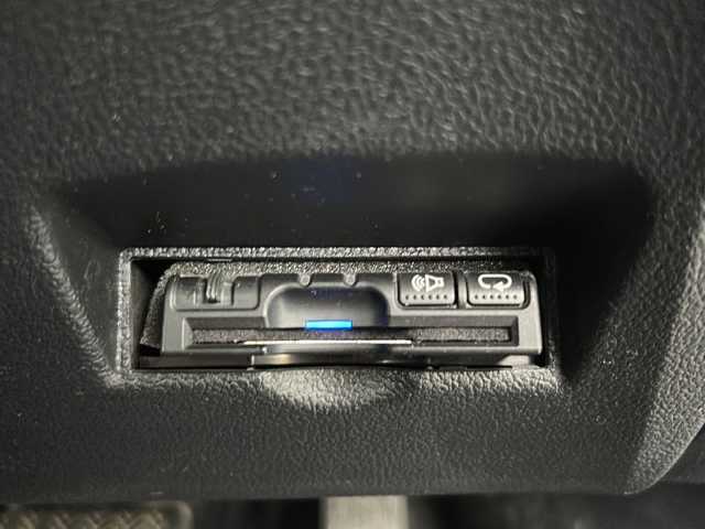 トヨタ プリウス Sセーフティプラス 沖縄県 2017(平29)年 9.5万km アティチュードブラックマイカ ナビ　/（ＡＭ／ＦＭ／ＣＤ／ＤＶＤ／ＢＴ）　/バックモニター　/フルセグＴＶ　/コーナーセンサー　/レーンキープアシスト　/クルーズコントロール　/衝突軽減システム　/オートライト　/純正フロアマット　/ＥＴＣ/LEDヘッドライト/スマートキー/横滑り防止