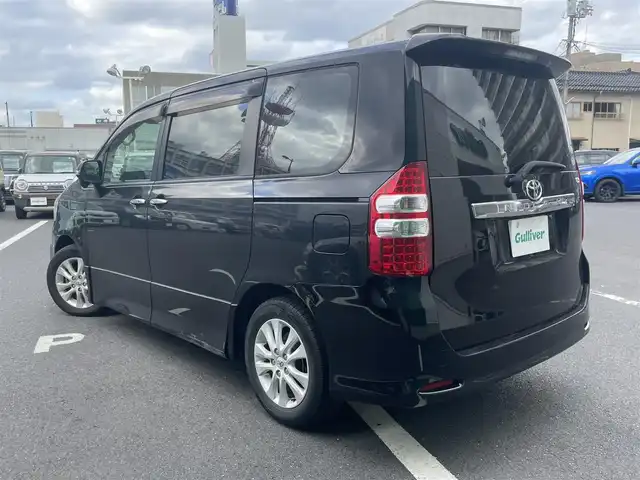 トヨタ ノア Si 島根県 2010(平22)年 17.9万km 黒 純正ナビ　/フルセグ　/ＤＶＤ再生　/Ｂｌｕｅｔｏｏｔｈ　/バックカメラ　/両側パワースライド　/ビルトインＥＴＣ　/スマートキー　/プッシュスタート　/純正フロアマット