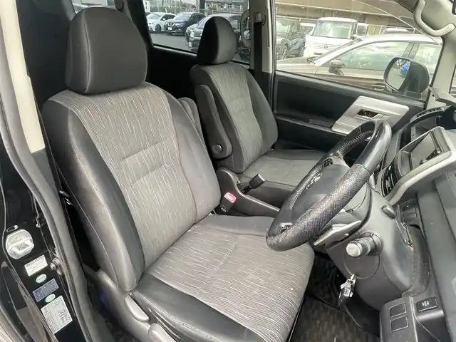 トヨタ ノア Si 島根県 2010(平22)年 17.9万km 黒 純正ナビ　/フルセグ　/ＤＶＤ再生　/Ｂｌｕｅｔｏｏｔｈ　/バックカメラ　/両側パワースライド　/ビルトインＥＴＣ　/スマートキー　/プッシュスタート　/純正フロアマット