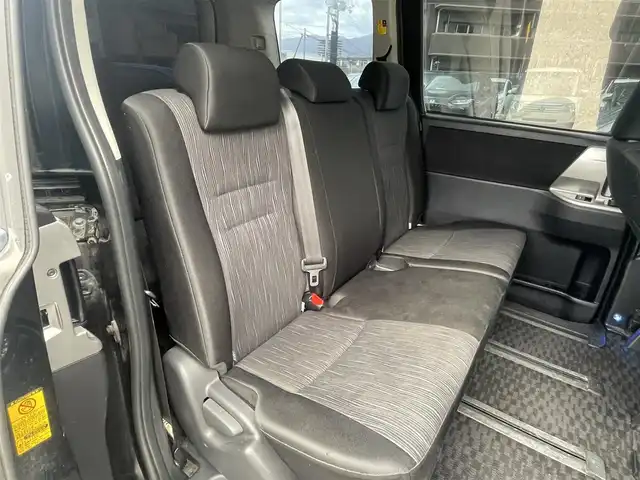 トヨタ ノア Si 島根県 2010(平22)年 17.9万km 黒 純正ナビ　/フルセグ　/ＤＶＤ再生　/Ｂｌｕｅｔｏｏｔｈ　/バックカメラ　/両側パワースライド　/ビルトインＥＴＣ　/スマートキー　/プッシュスタート　/純正フロアマット