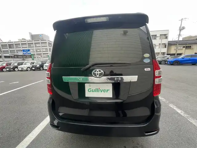 トヨタ ノア Si 島根県 2010(平22)年 17.9万km 黒 純正ナビ　/フルセグ　/ＤＶＤ再生　/Ｂｌｕｅｔｏｏｔｈ　/バックカメラ　/両側パワースライド　/ビルトインＥＴＣ　/スマートキー　/プッシュスタート　/純正フロアマット