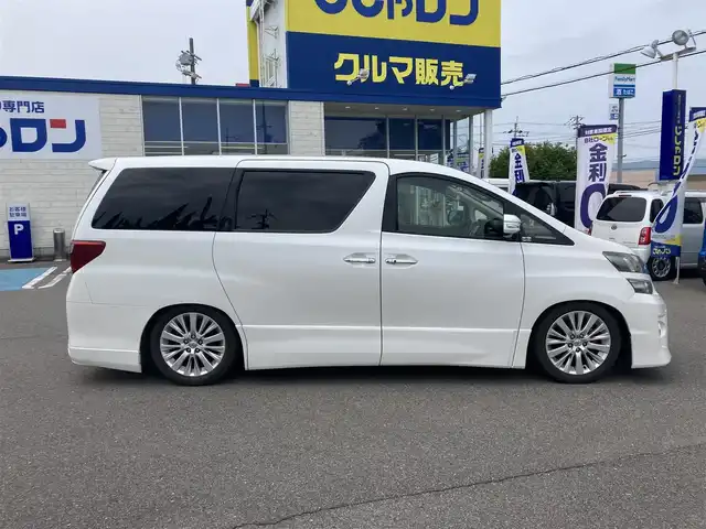 トヨタ ヴェルファイア 2．4Z 和歌山県 2012(平24)年 11.1万km ホワイトパールクリスタルシャイン (株)IDOMが運営する【じしゃロン和歌山店】の自社ローン専用車両になります。こちらは現金またはオートローンご利用時の価格です。自社ローンご希望の方は別途その旨お申付け下さい/【じしゃロン個店占有の為　落札禁止】/純正HDDナビ/(NHZN-X62G)/(CD.DVD.HDD.フルセグ.Bluetooth)/バックカメラ/EONONフリップダウンモニター/両側パワースライドドア/ミラー型ドライブレコーダー/コーナーセンサー/アドミレーションリアスポイラー/HKSエアクリーナー/シルクブレイズドアトリム・フロアマット/ボンネットダンパー/車高調/社外カスタマイズ/ヘッドライト・テールライト・ミラー・マフラー/ホット・クールボックス/スカッフプレート/シートカバー