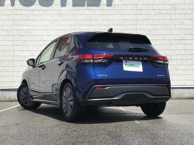 日産 ノート X 富山県 2022(令4)年 5.6万km オーロラフレアブルーパール 純正ナビ/アラウンドビューモニター/エマージェンシーブレーキ/プロパイロット/フルセグＴＶ/インテリキー/ＥＴＣ/レーンキープアシスト/デジタルミラー/カーテンエアバック/レーンキープアシスト/横滑り防止装置/W＋サイドエアバック/カーテンエアバック