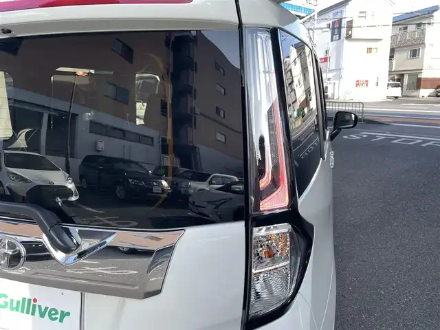 トヨタ ルーミー カスタムG 大阪府 2023(令5)年 1万km パールホワイトⅢ ワンオーナー/純正メモリーナビ/　フルセグTV/　Bluetooth/　DVD再生/　AM/FM/全方位カメラ/バックカメラ/スマートアシストIII/　衝突軽減ブレーキ/　車線逸脱警報/　先行車発信お知らせ/　ふらつき警報/　誤発進抑制制御/　オートハイビーム/レーダークルーズコントロール/純正ＬＥＤライト/スマートキー/両側パワースライドドア/フロントシートヒーター/ドラレコ/スペアキー1本（スマートキー）