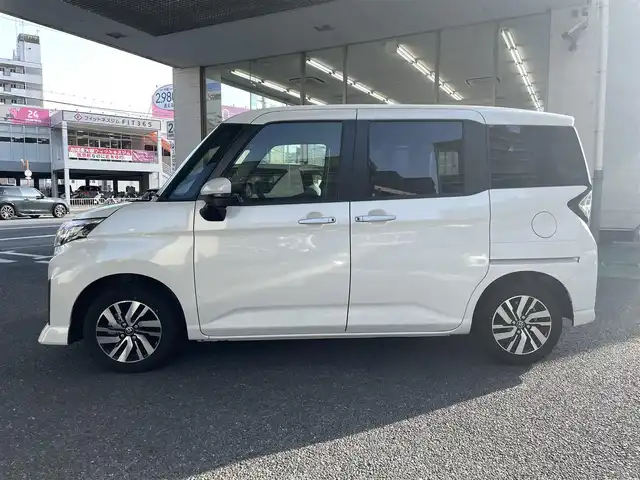 トヨタ ルーミー カスタムG 大阪府 2023(令5)年 1万km パールホワイトⅢ ワンオーナー/純正メモリーナビ/　フルセグTV/　Bluetooth/　DVD再生/　AM/FM/全方位カメラ/バックカメラ/スマートアシストIII/　衝突軽減ブレーキ/　車線逸脱警報/　先行車発信お知らせ/　ふらつき警報/　誤発進抑制制御/　オートハイビーム/レーダークルーズコントロール/純正ＬＥＤライト/スマートキー/両側パワースライドドア/フロントシートヒーター/ドラレコ/スペアキー1本（スマートキー）