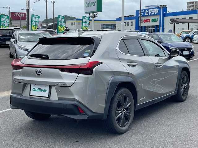 レクサス ＵＸ 250h バージョンC 長崎県 2019(令1)年 6.7万km ソニックチタニウム 純正メーカーナビ/CD/DVD/BT/USB/フルセグTV/バックカメラ/プリクラッシュセーフティ/レーダークルーズコントロール/レーンキープアシスト/合皮シート/前席パワーシート/D席メモリーシート/前席シートヒーター/ステアリングヒーター/パワーバックドア/後席USB/オートハイビーム/LEDヘッドライト/ドライブレコーダー前後/ビルトインETC/スマートキー×2