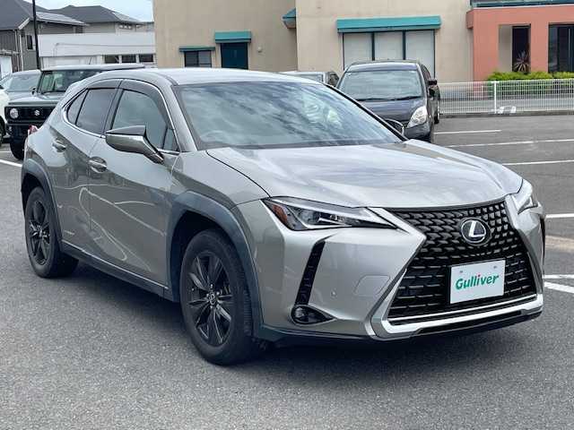 レクサス ＵＸ 250h バージョンC 長崎県 2019(令1)年 6.7万km ソニックチタニウム 純正メーカーナビ/CD/DVD/BT/USB/フルセグTV/バックカメラ/プリクラッシュセーフティ/レーダークルーズコントロール/レーンキープアシスト/合皮シート/前席パワーシート/D席メモリーシート/前席シートヒーター/ステアリングヒーター/パワーバックドア/後席USB/オートハイビーム/LEDヘッドライト/ドライブレコーダー前後/ビルトインETC/スマートキー×2