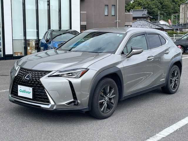 レクサス ＵＸ 250h バージョンC 長崎県 2019(令1)年 6.7万km ソニックチタニウム 純正メーカーナビ/CD/DVD/BT/USB/フルセグTV/バックカメラ/プリクラッシュセーフティ/レーダークルーズコントロール/レーンキープアシスト/合皮シート/前席パワーシート/D席メモリーシート/前席シートヒーター/ステアリングヒーター/パワーバックドア/後席USB/オートハイビーム/LEDヘッドライト/ドライブレコーダー前後/ビルトインETC/スマートキー×2
