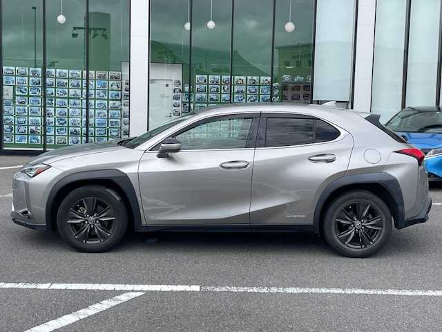 レクサス ＵＸ 250h バージョンC 長崎県 2019(令1)年 6.7万km ソニックチタニウム 純正メーカーナビ/CD/DVD/BT/USB/フルセグTV/バックカメラ/プリクラッシュセーフティ/レーダークルーズコントロール/レーンキープアシスト/合皮シート/前席パワーシート/D席メモリーシート/前席シートヒーター/ステアリングヒーター/パワーバックドア/後席USB/オートハイビーム/LEDヘッドライト/ドライブレコーダー前後/ビルトインETC/スマートキー×2