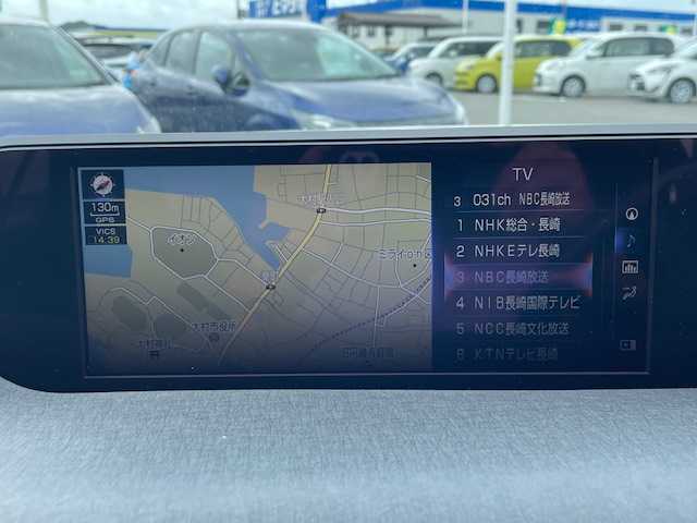 レクサス ＵＸ 250h バージョンC 長崎県 2019(令1)年 6.7万km ソニックチタニウム 純正メーカーナビ/CD/DVD/BT/USB/フルセグTV/バックカメラ/プリクラッシュセーフティ/レーダークルーズコントロール/レーンキープアシスト/合皮シート/前席パワーシート/D席メモリーシート/前席シートヒーター/ステアリングヒーター/パワーバックドア/後席USB/オートハイビーム/LEDヘッドライト/ドライブレコーダー前後/ビルトインETC/スマートキー×2