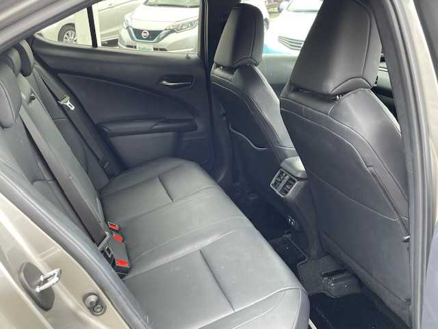 レクサス ＵＸ 250h バージョンC 長崎県 2019(令1)年 6.7万km ソニックチタニウム 純正メーカーナビ/CD/DVD/BT/USB/フルセグTV/バックカメラ/プリクラッシュセーフティ/レーダークルーズコントロール/レーンキープアシスト/合皮シート/前席パワーシート/D席メモリーシート/前席シートヒーター/ステアリングヒーター/パワーバックドア/後席USB/オートハイビーム/LEDヘッドライト/ドライブレコーダー前後/ビルトインETC/スマートキー×2