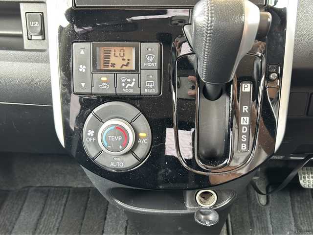 ダイハツ タント カスタム RS スマートセレ SA 静岡県 2014(平26)年 6.6万km ナイトシャドーパープルクリスタルM 【主要装備】/純正ナビ　/バックカメラ　/両側パワースライドドア　/ステアリングスイッチ　/ＥＴＣ　/ＬＥＤヘッドライト　/横滑り防止機能　/ドライブレコーダー　/プッシュスタート　/スマートキー　/横滑り防止機能　/プリクラッシュセーフティ