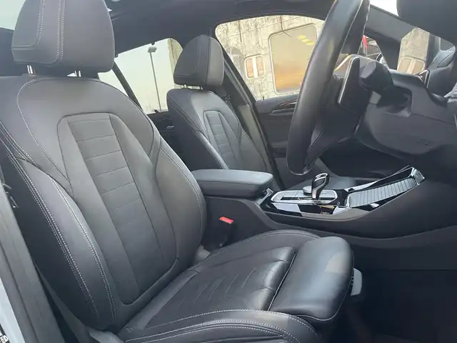 ＢＭＷ ＢＭＷ Ｘ３ xDrive20d Mスポーツ 大阪府 2023(令5)年 2.2万km グレー サンルーフ/純正HDDナビ/BT/USB/フルセグTV/haraman/kardonサウンド/360度カメラ/パーキングアシスト/黒革シート/D/N席パワーシート/D/N席エアシート/全席シートヒーター/ステアリングヒーター/後席ロールサンシェード/追従機能付きクルーズコントロール/レーンキープアシスト/ブラインドスポットモニター/前後ドライブレコーダー/前後コーナーセンサー/パドルシフト/オートホールド/LEDヘッドライト/オートハイビーム/アクティブフロントライトシステム/純正フロアマット/純正19インチAW/ETC2.0/スペアキー