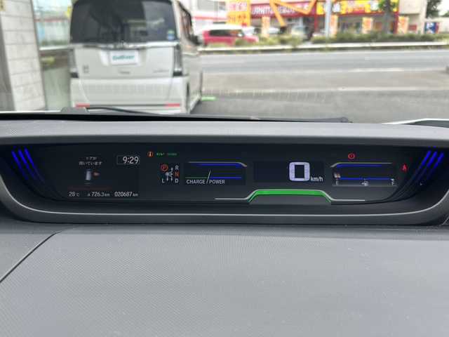 ホンダ フリード ハイブリット G ブラックスタイル 埼玉県 2022(令4)年 2.1万km プラチナホワイトパール 純正ナビ　/フルセグ/DVD/CD/BT/SD/USB/FM/AM/ビルトインＥＴＣ　/前後ドライブレコーダー　/前席シートヒーター　/バックカメラ　/ＡＣＣ　/両側パワースライドドア　/衝突軽減システム　/レーンキープアシスト　/ステアリングスイッチ/スマートキー２本　/保証書　/取扱説明書