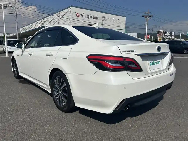 トヨタ クラウン ハイブリッド S 岡山県 2020(令2)年 6.7万km ホワイトパールクリスタルシャイン 純正8インチナビ/バックモニター/D/N席シートヒーター/D/N席パワーシート/トヨタセーフティセンス/・アダプティブクルーズコントロール/・オートマチックハイビーム/・レーンディパーチャアラート/・クリアランスソナー/LEDヘッドライト/LEDフォグランプ/電子パーキングアシスト/プッシュスタート/スマートキー/ビルトインETC2.0/ドライブレコーダー/パワーバックドア
