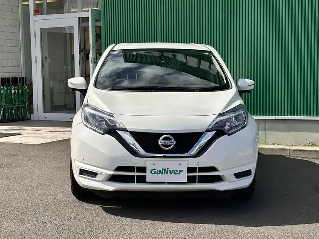 日産 ノート X Vセレクション 宮城県 2020(令2)年 8.9万km ブリリアントホワイトパール インテリジェントアラウンドビューモニター/＋スマートルームミラー/＋ドアミラーヒーター/＝＝＝/インテリジェントエマージェンシーブレーキ/車線逸脱警報機能/踏み間違い衝突防止アシスト/コーナーセンサー/純正ナビ/・フルセグ/・Bluetooth/・CD/DVD/・AM/FM/ETC/純正ドライブレコーダー/キャンセラー/アームレスト/ステアリングスイッチ/オートライト/ハイビームアシスト/インテリジェントキー/純正フロアマット