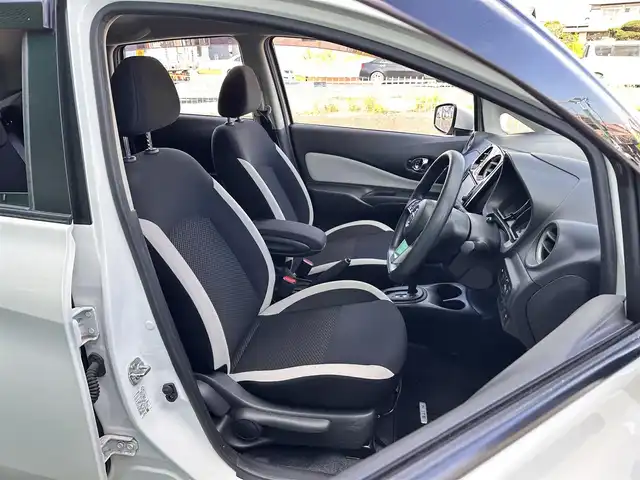日産 ノート X Vセレクション 宮城県 2020(令2)年 8.9万km ブリリアントホワイトパール インテリジェントアラウンドビューモニター/＋スマートルームミラー/＋ドアミラーヒーター/＝＝＝/インテリジェントエマージェンシーブレーキ/車線逸脱警報機能/踏み間違い衝突防止アシスト/コーナーセンサー/純正ナビ/・フルセグ/・Bluetooth/・CD/DVD/・AM/FM/ETC/純正ドライブレコーダー/キャンセラー/アームレスト/ステアリングスイッチ/オートライト/ハイビームアシスト/インテリジェントキー/純正フロアマット