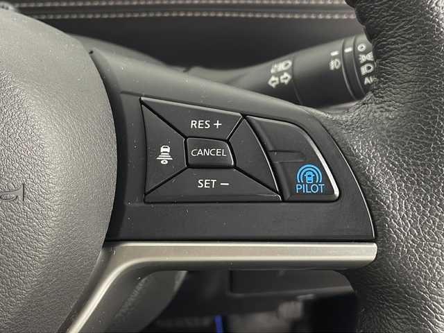 日産 セレナ e－パワー ハイウェイスター V 埼玉県 2018(平30)年 5万km ダイヤモンドブラック 純正9インチナビ　/全方位カメラ　/ドライブレコーダー　/シートヒーター　/ステアリングヒーター　/自動駐車システム　/ビルトインETC　/デジタルインナーミラー　/プロパイロット　/両側パワースライドドア　/衝突軽減システム/レーンキープアシスト/ブレードホールド/コーナーセンサー/LEDヘッドライト/フォグランプ/純正アルミホイール/純正フロアマット/プッシュスタート/スマートキー