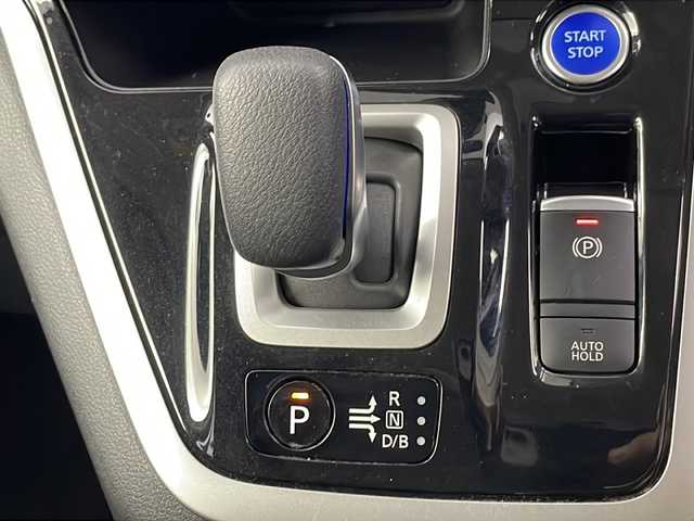 日産 セレナ e－パワー ハイウェイスター V 埼玉県 2018(平30)年 5万km ダイヤモンドブラック 純正9インチナビ　/全方位カメラ　/ドライブレコーダー　/シートヒーター　/ステアリングヒーター　/自動駐車システム　/ビルトインETC　/デジタルインナーミラー　/プロパイロット　/両側パワースライドドア　/衝突軽減システム/レーンキープアシスト/ブレードホールド/コーナーセンサー/LEDヘッドライト/フォグランプ/純正アルミホイール/純正フロアマット/プッシュスタート/スマートキー