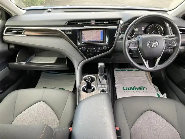 トヨタ カムリ G 静岡県 2017(平29)年 3.6万km ダークブルーマイカM 社外ナビ/ワンセグTV/バックモニター/ビルトインETC/レーダークルーズコントロール/セーフティセンスP/・衝突被害軽減ブレーキ/・車線逸脱防止支援/・オートマチックハイビーム/LEDヘッドランプ/オートライト/オートエアコン/革巻きステアリング/ステアリングスイッチ/運転席パワーシート/純正17インチアルミホイール/スマートキー/プッシュエンジンスタート/スペアスマートキー/禁煙車