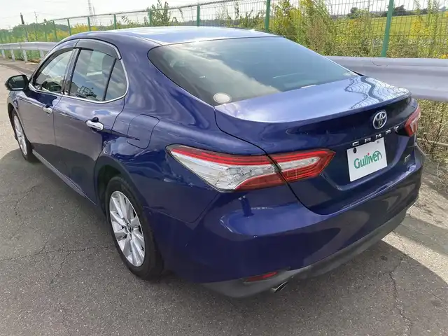 トヨタ カムリ G 静岡県 2017(平29)年 3.6万km ダークブルーマイカM 社外ナビ/ワンセグTV/バックモニター/ビルトインETC/レーダークルーズコントロール/セーフティセンスP/・衝突被害軽減ブレーキ/・車線逸脱防止支援/・オートマチックハイビーム/LEDヘッドランプ/オートライト/オートエアコン/革巻きステアリング/ステアリングスイッチ/運転席パワーシート/純正17インチアルミホイール/スマートキー/プッシュエンジンスタート/スペアスマートキー/禁煙車