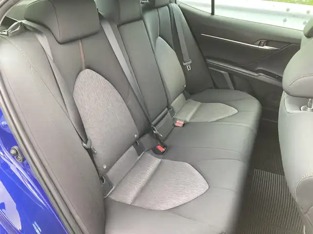 トヨタ カムリ G 静岡県 2017(平29)年 3.6万km ダークブルーマイカM 社外ナビ/ワンセグTV/バックモニター/ビルトインETC/レーダークルーズコントロール/セーフティセンスP/・衝突被害軽減ブレーキ/・車線逸脱防止支援/・オートマチックハイビーム/LEDヘッドランプ/オートライト/オートエアコン/革巻きステアリング/ステアリングスイッチ/運転席パワーシート/純正17インチアルミホイール/スマートキー/プッシュエンジンスタート/スペアスマートキー/禁煙車