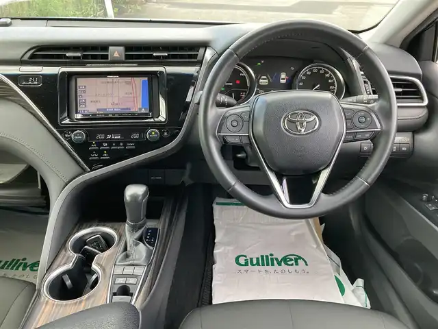 トヨタ カムリ G 静岡県 2017(平29)年 3.6万km ダークブルーマイカM 社外ナビ/ワンセグTV/バックモニター/ビルトインETC/レーダークルーズコントロール/セーフティセンスP/・衝突被害軽減ブレーキ/・車線逸脱防止支援/・オートマチックハイビーム/LEDヘッドランプ/オートライト/オートエアコン/革巻きステアリング/ステアリングスイッチ/運転席パワーシート/純正17インチアルミホイール/スマートキー/プッシュエンジンスタート/スペアスマートキー/禁煙車