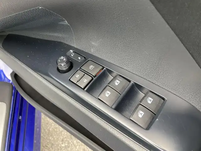 トヨタ カムリ G 静岡県 2017(平29)年 3.6万km ダークブルーマイカM 社外ナビ/ワンセグTV/バックモニター/ビルトインETC/レーダークルーズコントロール/セーフティセンスP/・衝突被害軽減ブレーキ/・車線逸脱防止支援/・オートマチックハイビーム/LEDヘッドランプ/オートライト/オートエアコン/革巻きステアリング/ステアリングスイッチ/運転席パワーシート/純正17インチアルミホイール/スマートキー/プッシュエンジンスタート/スペアスマートキー/禁煙車