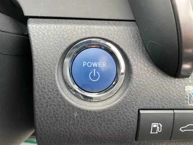 トヨタ カムリ G 静岡県 2017(平29)年 3.6万km ダークブルーマイカM 社外ナビ/ワンセグTV/バックモニター/ビルトインETC/レーダークルーズコントロール/セーフティセンスP/・衝突被害軽減ブレーキ/・車線逸脱防止支援/・オートマチックハイビーム/LEDヘッドランプ/オートライト/オートエアコン/革巻きステアリング/ステアリングスイッチ/運転席パワーシート/純正17インチアルミホイール/スマートキー/プッシュエンジンスタート/スペアスマートキー/禁煙車