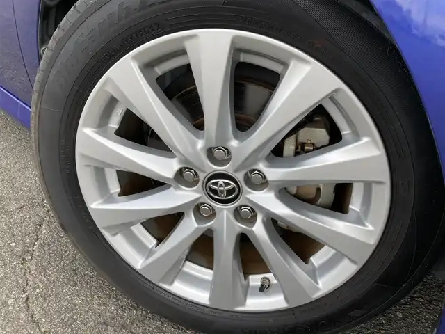 トヨタ カムリ G 静岡県 2017(平29)年 3.6万km ダークブルーマイカM 社外ナビ/ワンセグTV/バックモニター/ビルトインETC/レーダークルーズコントロール/セーフティセンスP/・衝突被害軽減ブレーキ/・車線逸脱防止支援/・オートマチックハイビーム/LEDヘッドランプ/オートライト/オートエアコン/革巻きステアリング/ステアリングスイッチ/運転席パワーシート/純正17インチアルミホイール/スマートキー/プッシュエンジンスタート/スペアスマートキー/禁煙車