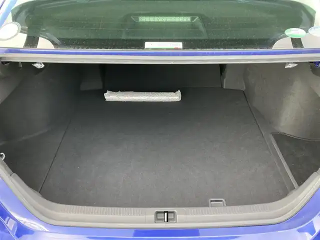 トヨタ カムリ G 静岡県 2017(平29)年 3.6万km ダークブルーマイカM 社外ナビ/ワンセグTV/バックモニター/ビルトインETC/レーダークルーズコントロール/セーフティセンスP/・衝突被害軽減ブレーキ/・車線逸脱防止支援/・オートマチックハイビーム/LEDヘッドランプ/オートライト/オートエアコン/革巻きステアリング/ステアリングスイッチ/運転席パワーシート/純正17インチアルミホイール/スマートキー/プッシュエンジンスタート/スペアスマートキー/禁煙車