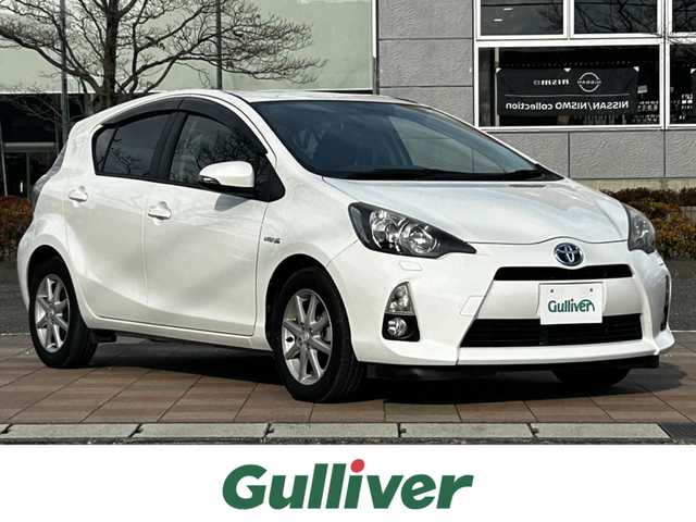 トヨタ アクア G 福島県 2013(平25)年 3.9万km ライムホワイトパールクリスタルシャイン 純正ナビゲーション/バックカメラ/ETC/前席シートヒーター/ステアリングリモコン/LEDオートライト/アイドリングストップ/純正フロアマット/ドアバイザー