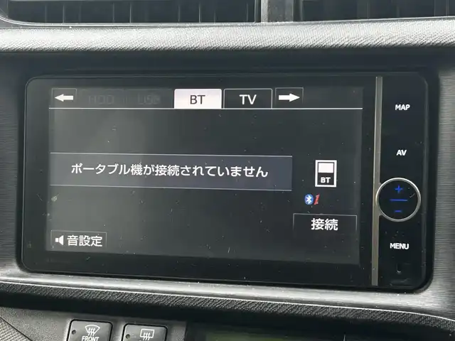 トヨタ アクア G 福島県 2013(平25)年 3.9万km ライムホワイトパールクリスタルシャイン 純正ナビゲーション/バックカメラ/ETC/前席シートヒーター/ステアリングリモコン/LEDオートライト/アイドリングストップ/純正フロアマット/ドアバイザー